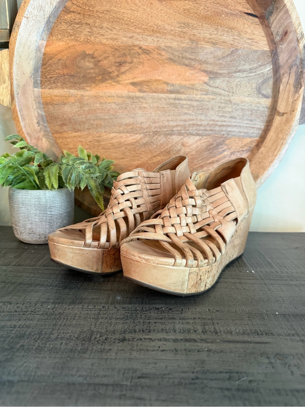 WOMEN'S CHOCOLAT BLU WINIX PLATFORM SANDAL SAND LEATHER WEDGE CORK SAND TAN 8.5
